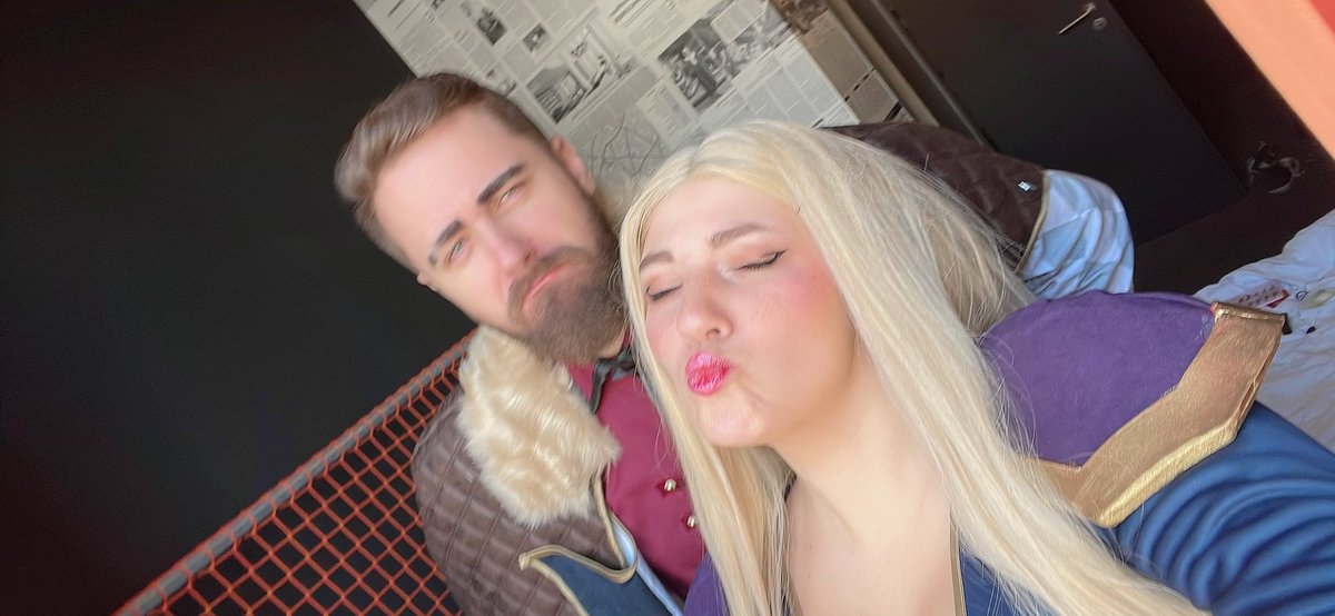 JustawayKitty's tweet photo. Happy Memories from Polaris <3
Immer noch surreal für mich was alles an diesem Wochenende passiert ist >< Das absolute Highlight war aber, dass @xPandorya und @Gronkh unsere Cosplays doch noch gesehen haben 😭💗
#diewildehorde #lysatrya #bronko #cosplay #horde https://t.co/Ed6nWpMOk1