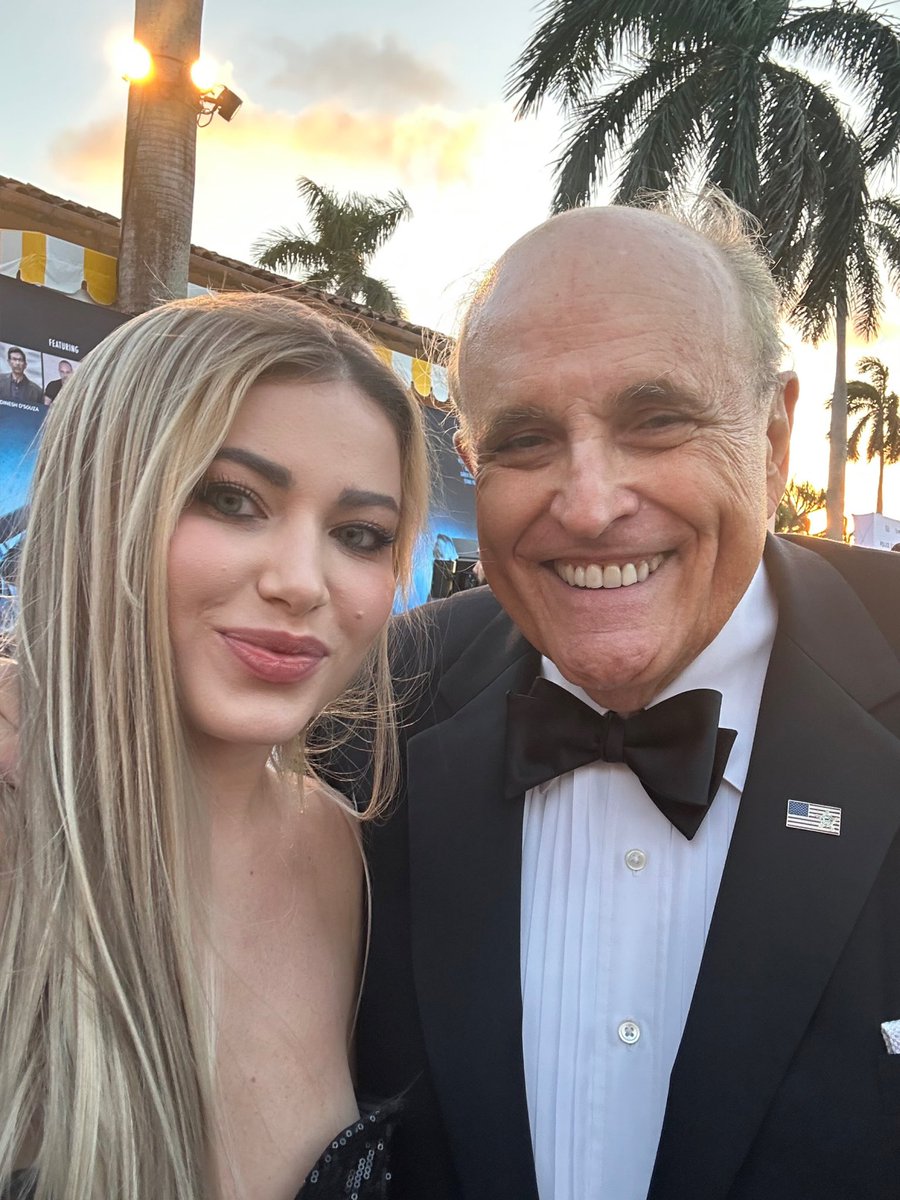 SimonaMangiante's tweet photo. With the one and only who achieved to take down the MOB @RudyGiuliani
#PoliceStateFilm #MarALago #italianconnection https://t.co/Pe219EO6c2
