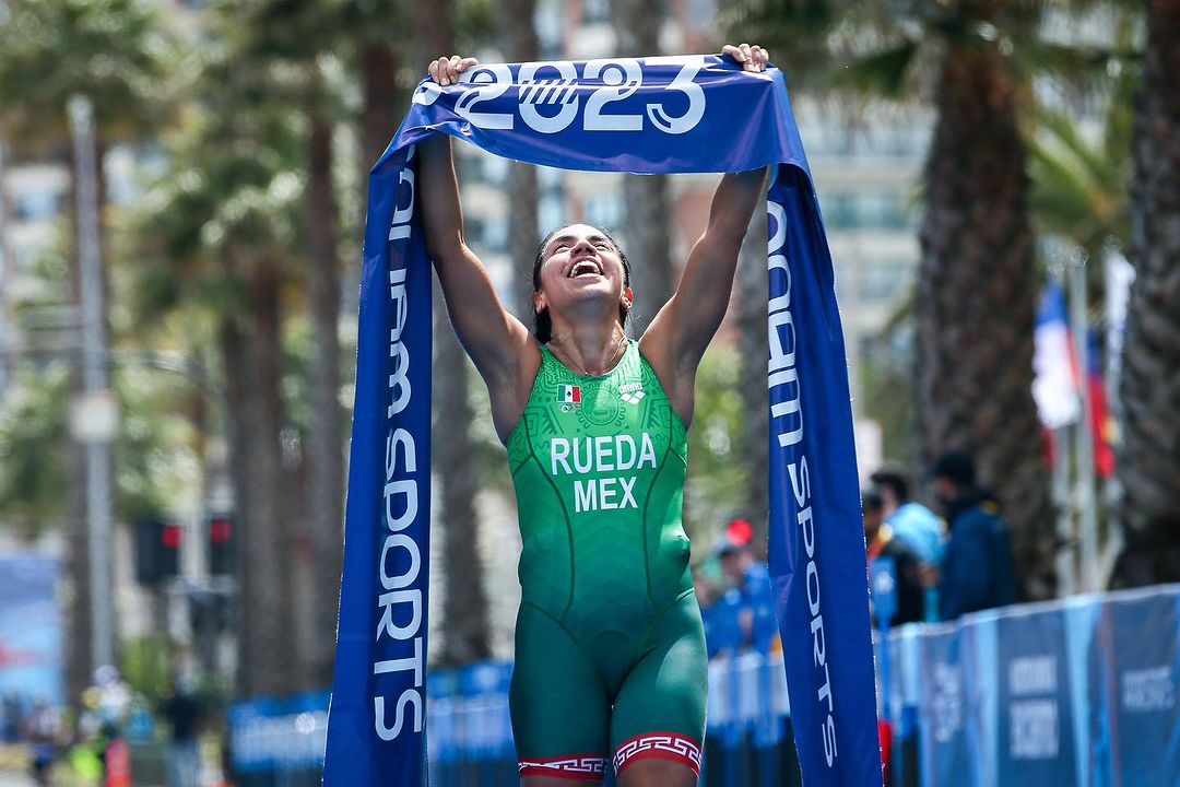 triatlonmex's tweet photo. Increíble victoria de Lizeth Rueda para México en los Juegos Panamericanos!!!

#triatlonmexico #triatlon #nadaruedacorre #tri365 https://t.co/AIgJH6GIgI