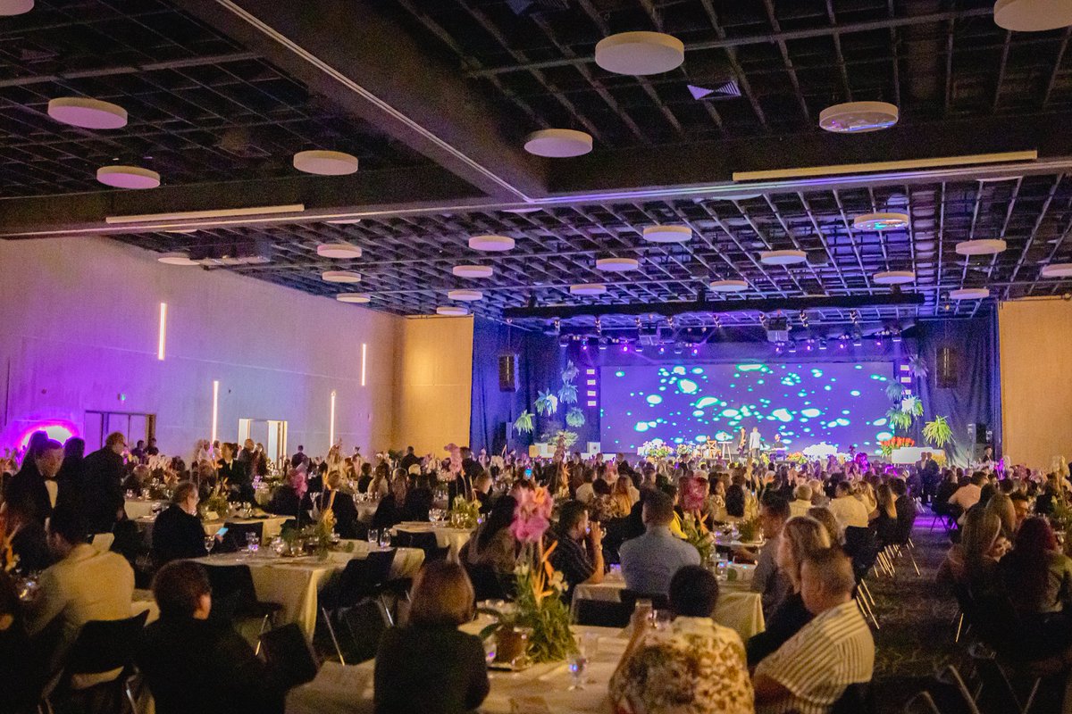 ¡Celebremos juntos el Encuentro Empresarial 2023 en ExpoFuturo! 🎉 Estamos emocionados por contar con la presencia de todos los emprendedores y empresarios comprometidos con el progreso. ¡Gracias por ser parte de esta conmemoración de esfuerzo y dedicación! 💼🌟 #Expofuturo2023