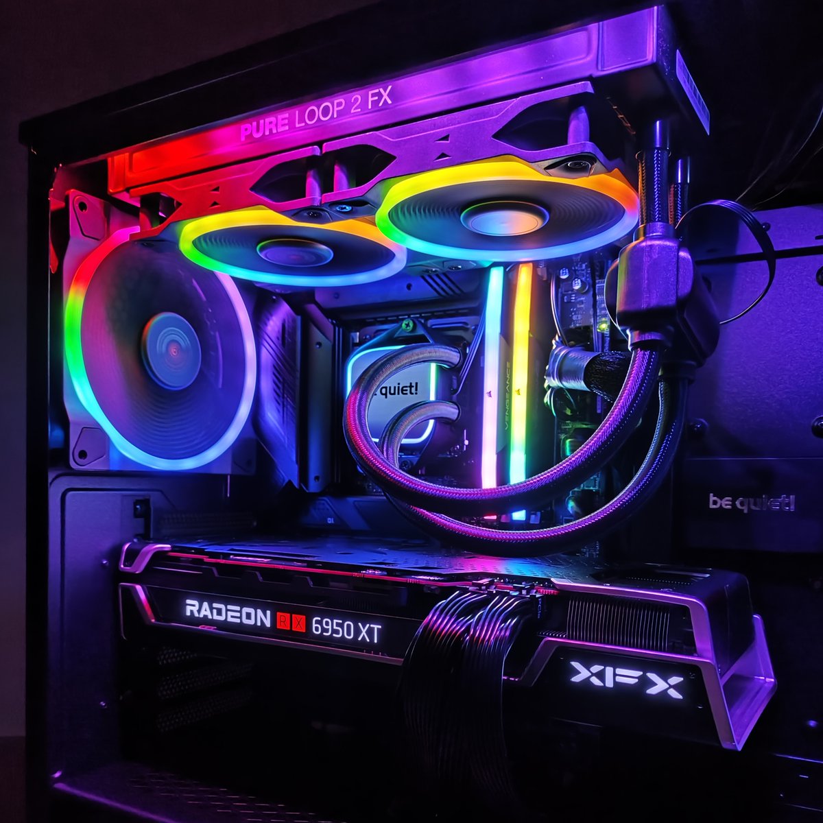 AFAB_Informatiq's tweet photo. Je vous partage une première photo du PC gamer be quiet! à 2000€ https://t.co/cIEOpWVA09 #montagepc #pc #pcgamer #gaming #Intel #i5 #13600K #bequiet! #MSI #Z790 #DDR5 #6400mhz #SSD #Samung #970EVOPlus #AMD #amdradeon #RX6950XT #alimentation #CarteGraphique #cartemere #RAM https://t.co/D34hTO37pV