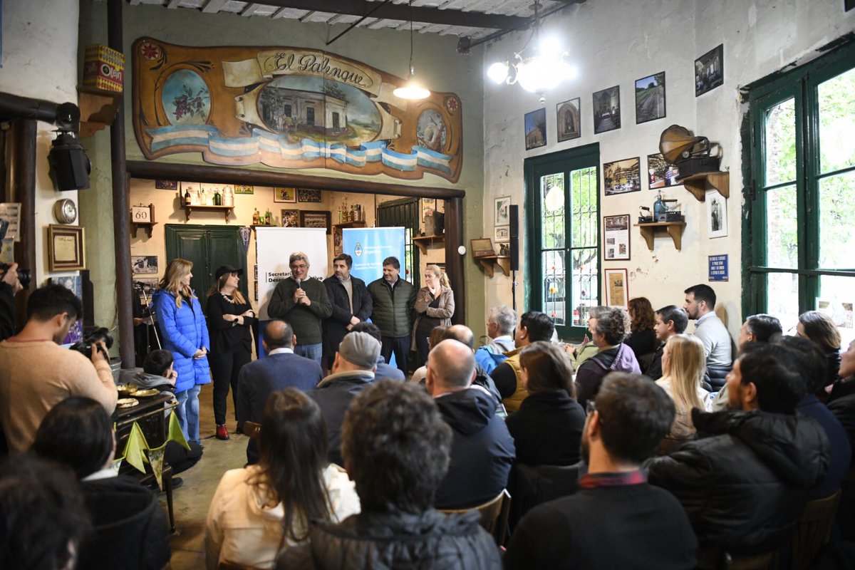 JavoRodriguezL's tweet photo. #Cañuelas Acompañé el lanzamiento del Programa de Fortalecimiento del Agroturismo Sustentable (PROFAS) de @AgriculturaAR. Una iniciativa que articula ruralidad y turismo para promover la diversificación de la producción agroalimentaria y el crecimiento de pequeños productores. https://t.co/vj1eSFbpfi