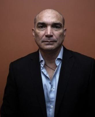 JuyPro's tweet photo. CNEL. Oswaldo García Palomo detenido en DGCIM, aislado por denunciar torturas por parte del director, su esposa se tuvo que ir del país con sus hijos, en virtud de la persecución. Le prohibieron visita a la única persona q lo visitaba durante sus años en prision. 
#NosFaltanMas https://t.co/KIxIT2AEjc