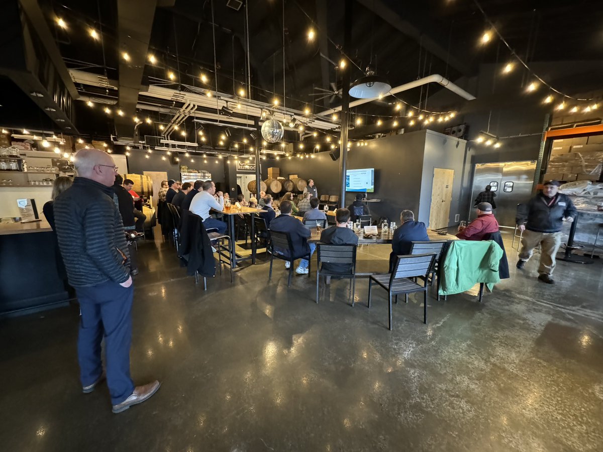 noblinkyblinky's tweet photo. Itβs a full house at the 2nd (VT)NUG event! @us_nua #vtnug #aone #usnua https://t.co/RIILZYeMOF