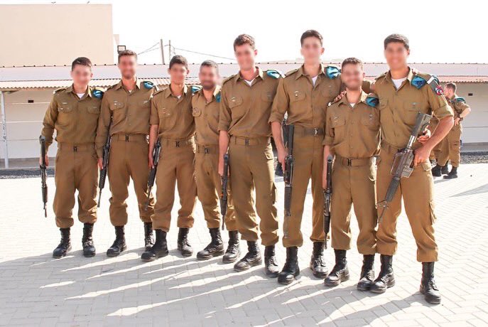 Tothanim_IDF's tweet photo. ״עכשיו זה התור שלכם להיות מלפנים״ 

היום (ה׳), התקיים טקס סיום קק״ץ של חיל התותחנים, בנוכחות קצין התותחנים הראשי, תת-אלוף יאיר נתנס, הקצינות והקצינים החדשים שמצטרפים לשורת הפיקוד של כוחות האש, ומשפחותיהם: https://t.co/4QpQ47WQtv