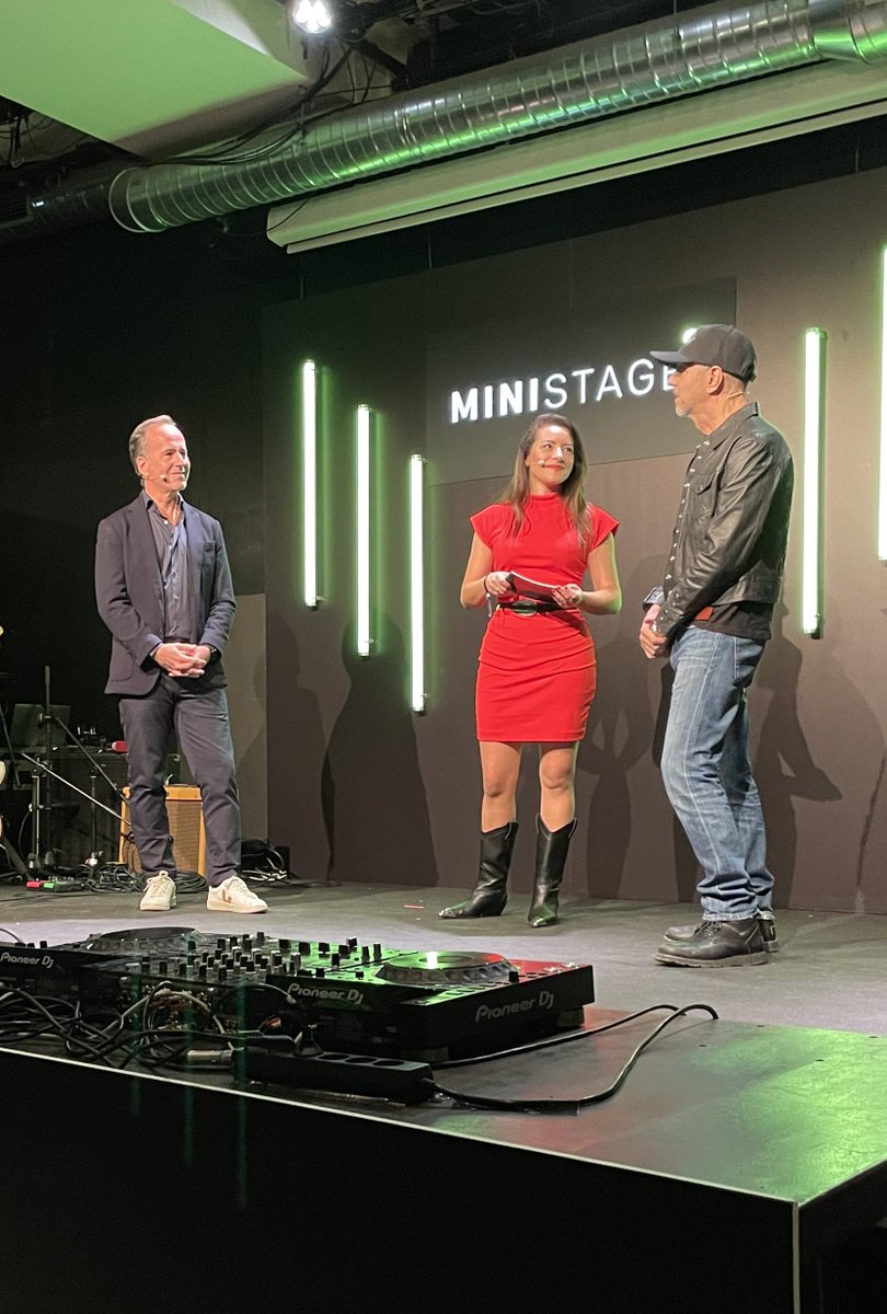 jordibatlle's tweet photo. Hoy, en la gran final del #MINIStage.
@MINIEspana y @alejostivel juntos apoyando el talento emergente. https://t.co/omtFeDIvmR