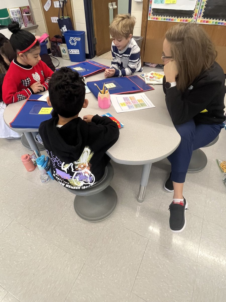 _anmontano's tweet photo. Thank you to our Family Volunteers in 1M who attended our Reading Celebration this morning! The students 🩷’d showing off the good habits they’ve learned, as well as receiving your support! #AtTheRox https://t.co/3Q78GY4GZQ