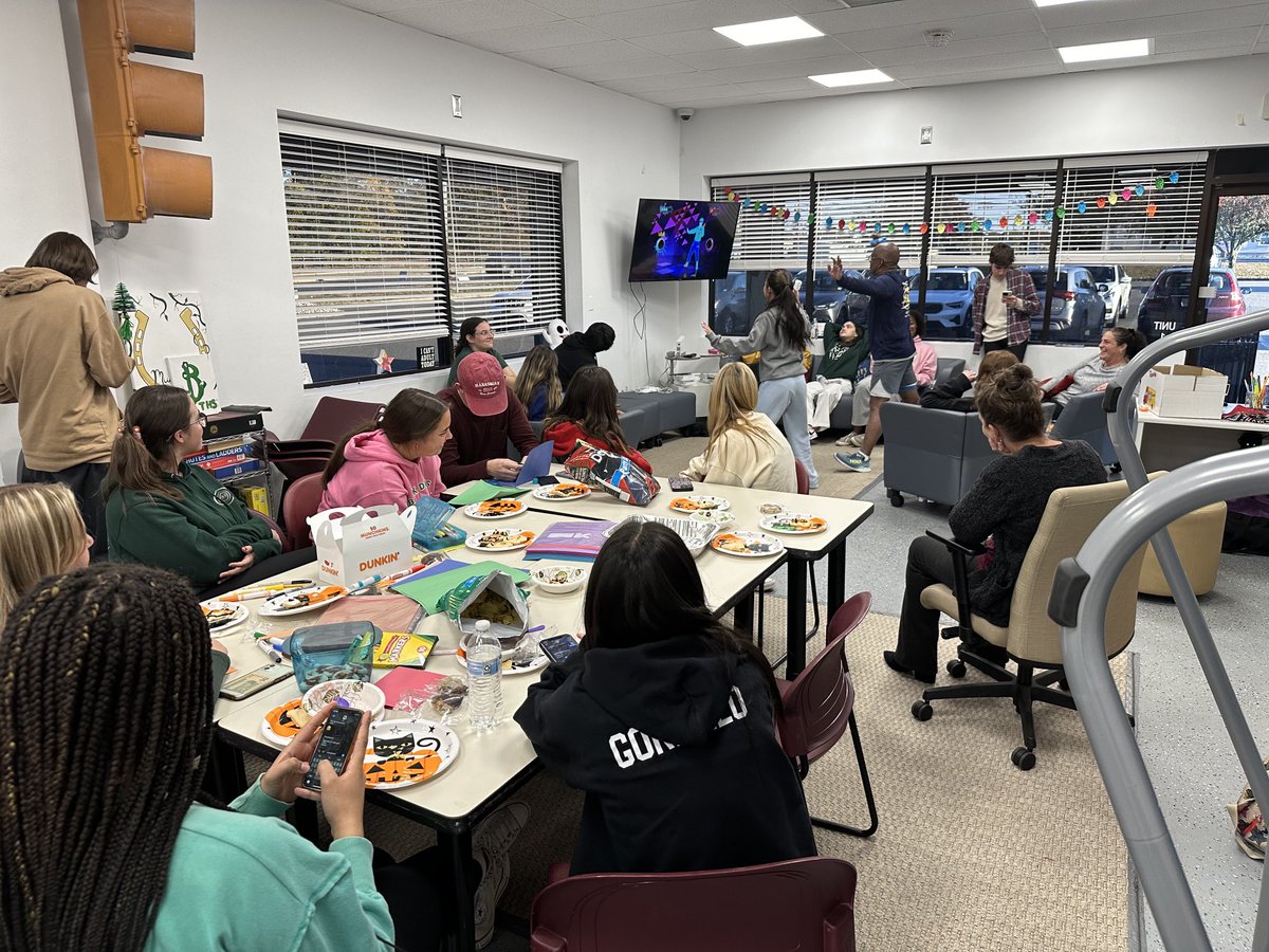 Great afternoon at the Teen Center w the Mayor’s Student Advisory. Just Dance, Veterans Day cards, and cookie decorating. So happy Mayor Crate could join us!