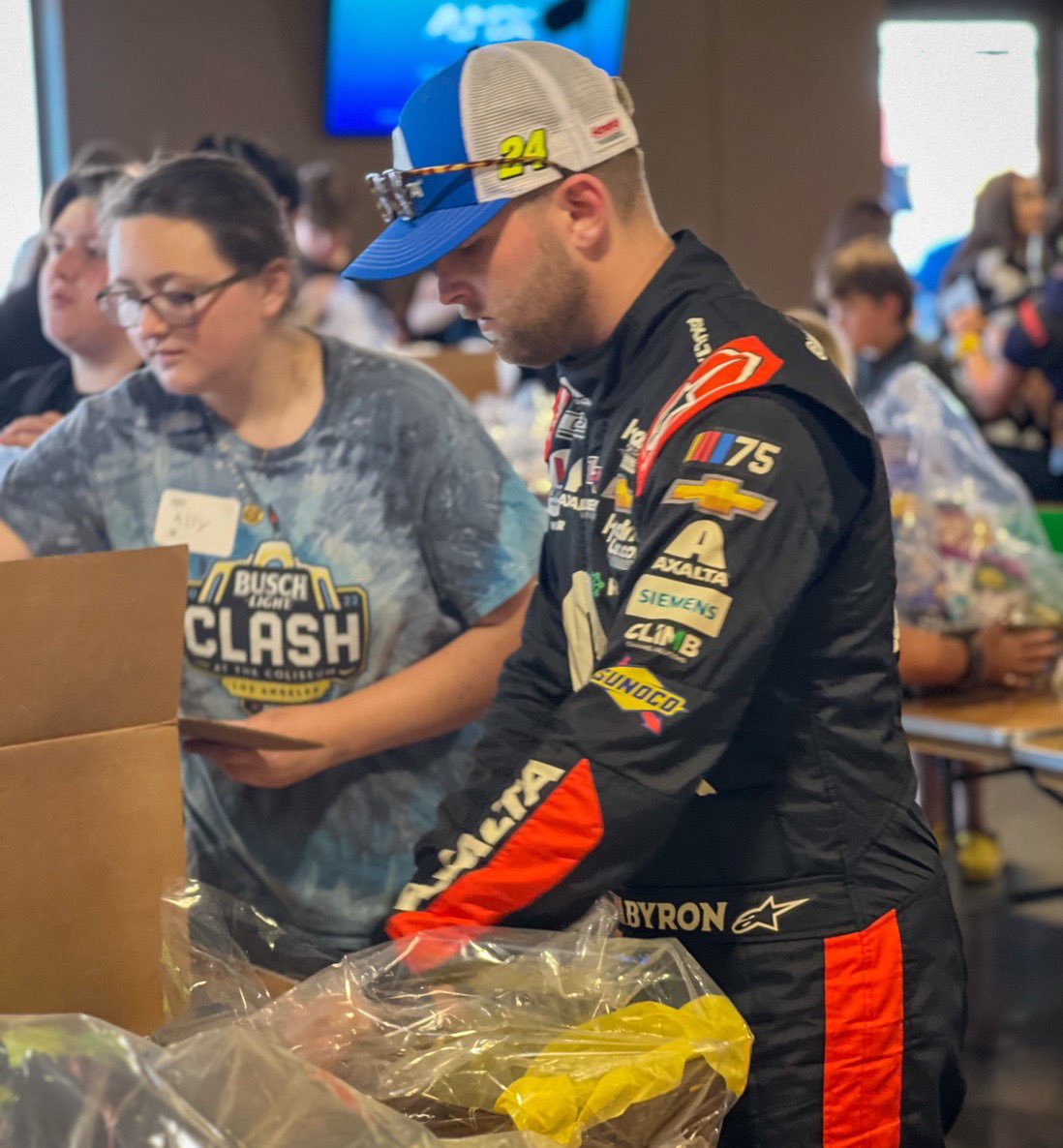 Thank you for helping us fill Basket of Hope gifts for families with hospitalized children in the valley! The top 4 drivers were so kind to stop by and volunteer today to help us fill the 600 family gifts! 👏👏👏 <a href="/KyleLarsonRacin/">Kyle Larson</a> <a href="/WilliamByron/">William Byron</a> <a href="/Blaney/">Ryan Blaney</a> <a href="/CBellRacing/">Christopher Bell</a>