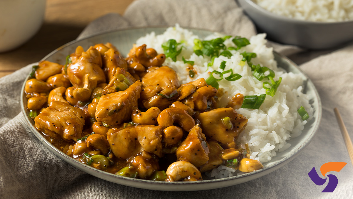 Now that fall and sweater weather are in full swing, are you craving some comfort food that’s also hearty, nutritious, fueling AND budget-friendly? Try this cashew chicken recipe brought to you by award-winning registered dietitian <a href="/suemahRD/">Sue Mah (she/her)</a>: hubs.la/Q027C_9X0