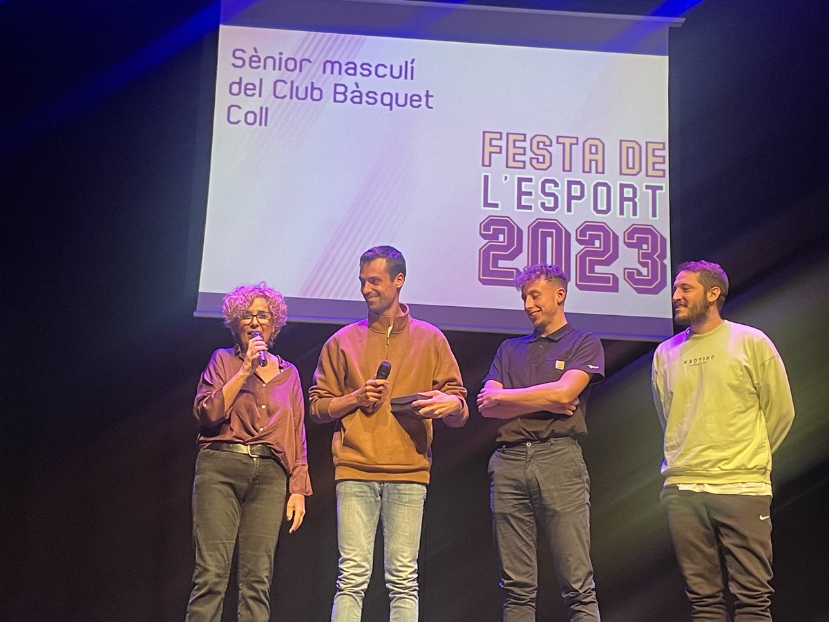 🏆Reconeixement al nostre sènior masculí a la #Festadelesport de Gràcia 2023 pel seu ascens a 2a catalana la temporada passada.

⛹️‍♂️⛹️ El Pep, el Martí i el Pablo han recollit el guardó en representació de tot l’equip. Felicitats nois!!! 👏👏👏

Gràcies <a href="/MerceSaltor/">Merce Saltor</a> <a href="/Bcn_Gracia/">BCN Gràcia</a>