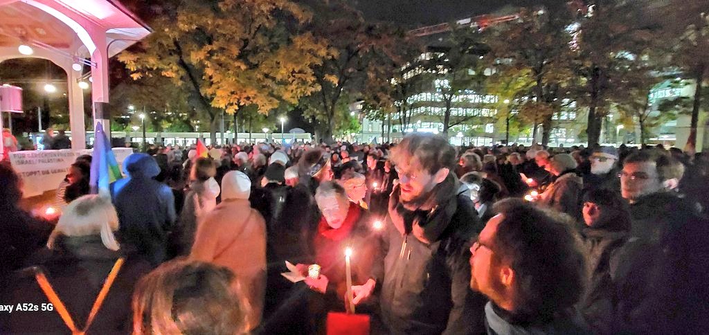 DinaPomeranz's tweet photo. Close to a thousand people - among them many Jews and Muslims - participated in a rally tonight in Zurich for peace in Israel/Palestine. With moving testimonials from an Israeli and a Palestinian peace activist who live in Switzerland. A place of hope and solidarity. https://t.co/qJWO7rJ7JG
