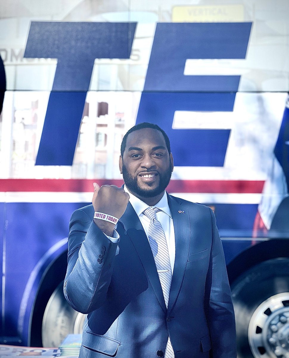 Booker4KY's tweet photo. Today, I voted.
I voted for our families.
I voted for our future.
And yes, I voted in the memory of Breonna Taylor.

Kentucky, make your voice heard. https://t.co/Qylki0nREn
