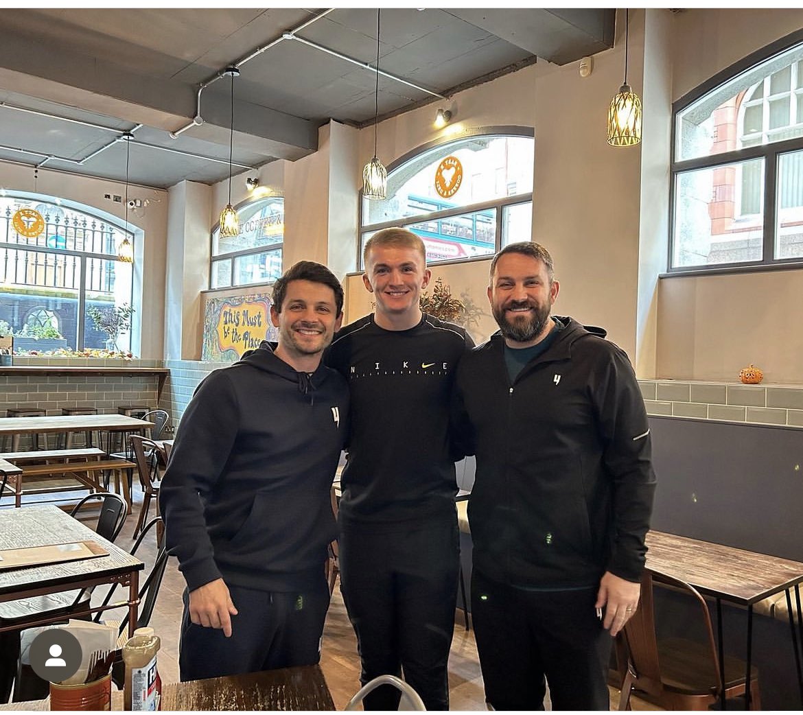 swiftysmith's tweet image. Proud to be starting my journey as a professional boxing trainer and privileged to be guiding the journey of @SteClarke2001 such a dedicated kid with a bright future 👌🏻
#ReadyForTheNextChapter