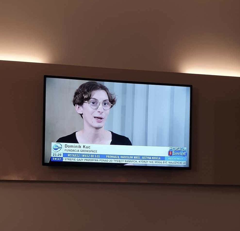 DominikkKuc's tweet image. 📺 W programie Polska i Świat @tvn24 zapowiedź reportażu o pomocy w szkole. Jednym z tematów: psycholog objazdowy. 
📺 Bo nawet gdy etaty się zgadzają, to ludzie czasem nie…
👉🏻 Całość w TVN24 GO 🔵
#Pomocwszkole #Reportaż