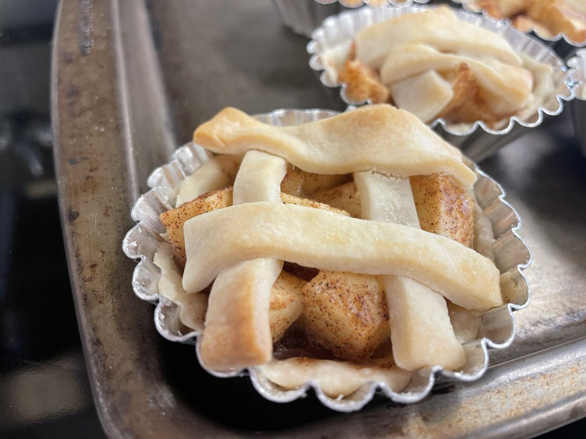 libertyfcclawsd's tweet image. ProStart students at LHS made fabulous mini apple pies! Getting ready for the holidays! #prostartproud
#wsdleads #culinarystars