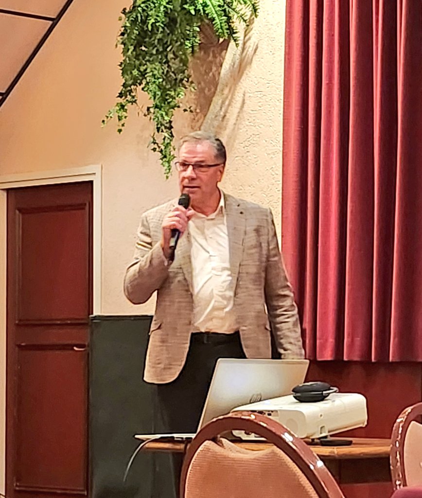 Volle zaal bij Ledenavond van <a href="/ANDrenthe/">Agr. Natuur Drenthe</a> 
Na een reis langs alle werkgebieden door de medewerkers van onze coöperatie, een inleiding van interim voorzitter van <a href="/BoerenNatuurNL/">BoerenNatuur</a>  Dirk de Lugt over de stand van zaken bij agrarisch natuurbeheer, het landbouwakkoord en ministerie LNV.