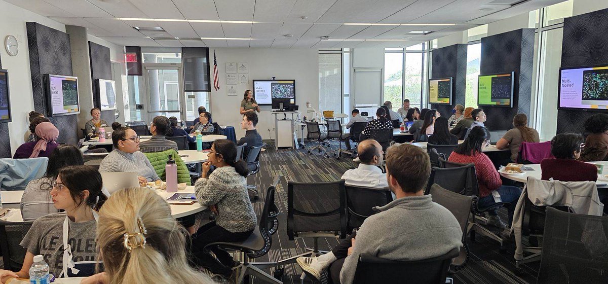 A packed house at today's Phoenix Single Cell and Spatial Translational Research Symposium! Here is Nicole Abreu starting off the day talking about @10xGenomics Chromium Single Cell solutions.