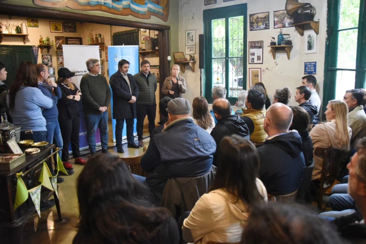 jmfernandeza's tweet photo. En Cañuelas, presentamos el Programa de Fortalecimiento del Agroturismo Sustentable – #PROFAS. El Programa está destinado a pequeños y medianos productores agroalimentarios y brinda financiamiento para proyectos turísticos, favoreciendo la generación de empleo y el arraigo rural. https://t.co/RNKLRkdLdG