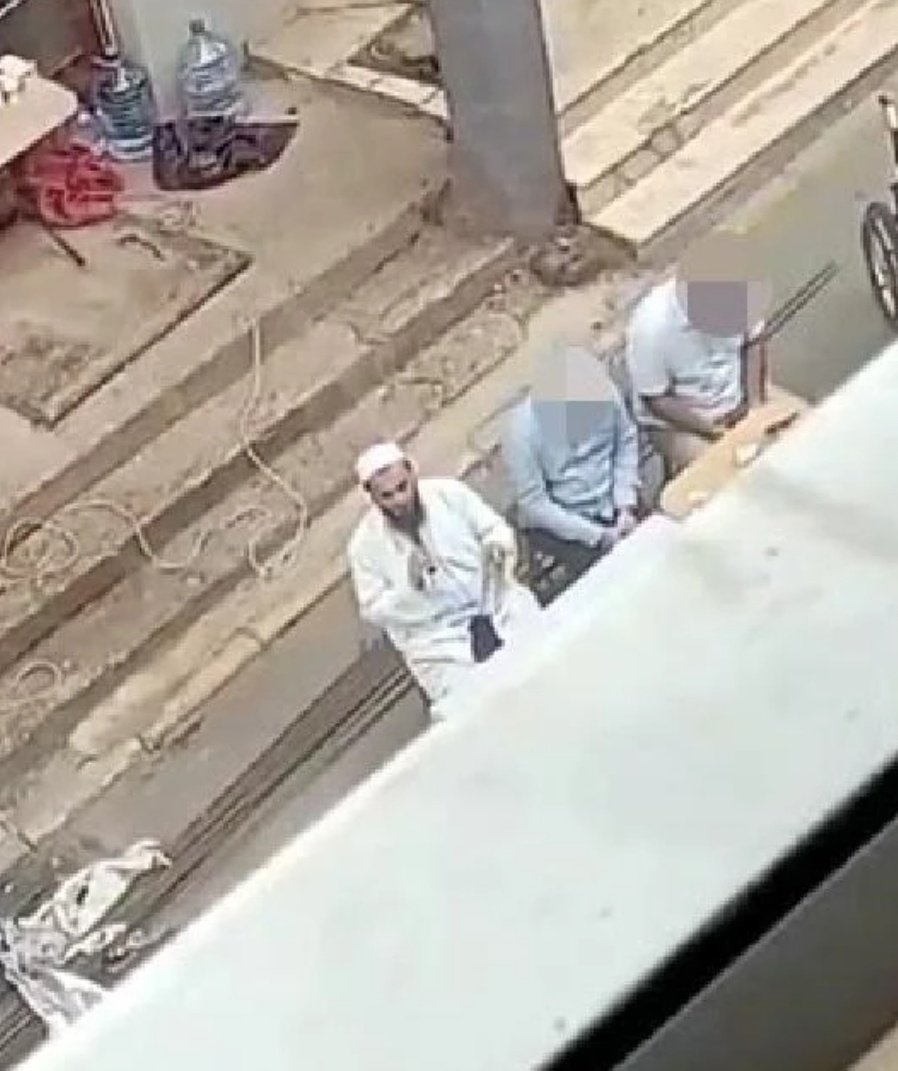 🔴Türkiye'de bir imam; "Cumhuriyetle birlikte İslam alimlerinin asılmasına karar verildi. Halifelik kalktı, medreseler kapatıldı kapatıldı. Alfabe değiştirildi. Her şeyi bilen Müslüman hiçbir şey bilmez oldu" diyerek M.Kamal'ı eleştirdiği için tutuklandı. İmam ayrıca+