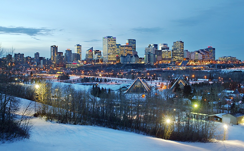 EdmontonSkiClub's tweet photo. One of the great things about our hill is how accessible it is to our city! Our unique location connected by the trail system of Canada’s largest urban park network and Edmonton's Valley Line LRT — provides easy access for regular users and visitors alike!
#yeg #edmontonskiclub https://t.co/sGZ0hOmQNk