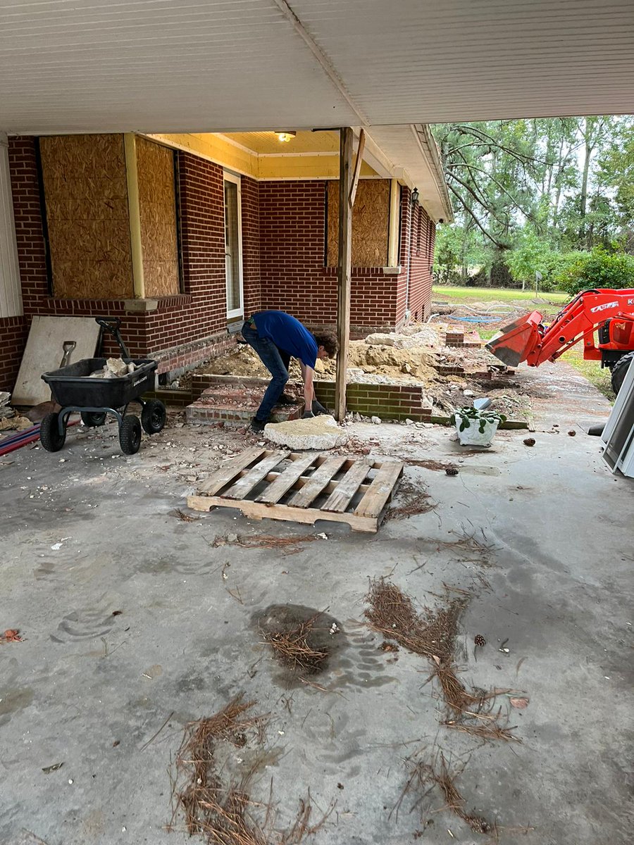 JunkahaulicsNC's tweet image. Your space, our mission: making junk vanish, one item at a time. ♻️ #DeclutterNow #JunkRemova