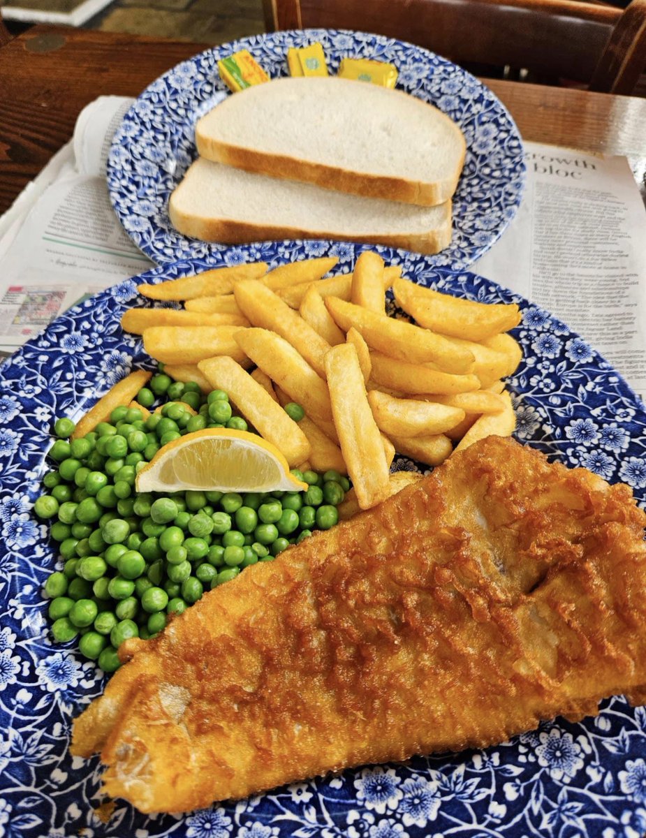 A beautiful meal out at #Spoons with my beautiful friend @SuzanneProudMom, my handsome husband @IanSmithyy and the babs xxx❤️💞☺️👠 @WetherspoonsTA