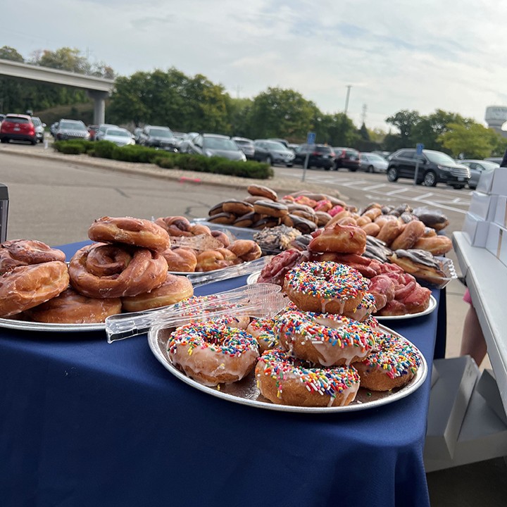 AltusProperties's tweet photo. It's PSL season and our Minneapolis property management team partnered with River Road Coffee and Hanisch Bakery  to provide coffee and donuts for our valued tenants in our Minneapolis office properties. https://t.co/wdqKm4DyHW