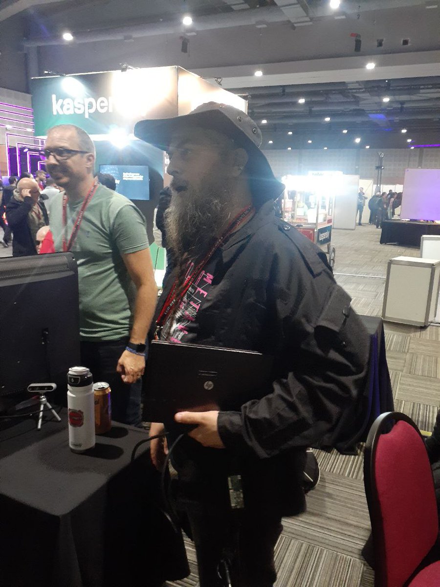 SASOConf's tweet photo. Nos vamos despidiendo del 2do día en @ekoparty 

¡Mañana último día!, no dejes de pasar por nuestro stand

#eko2023 #sasoconf #infosec #softwarelibre #cec https://t.co/vczshQ9vCd