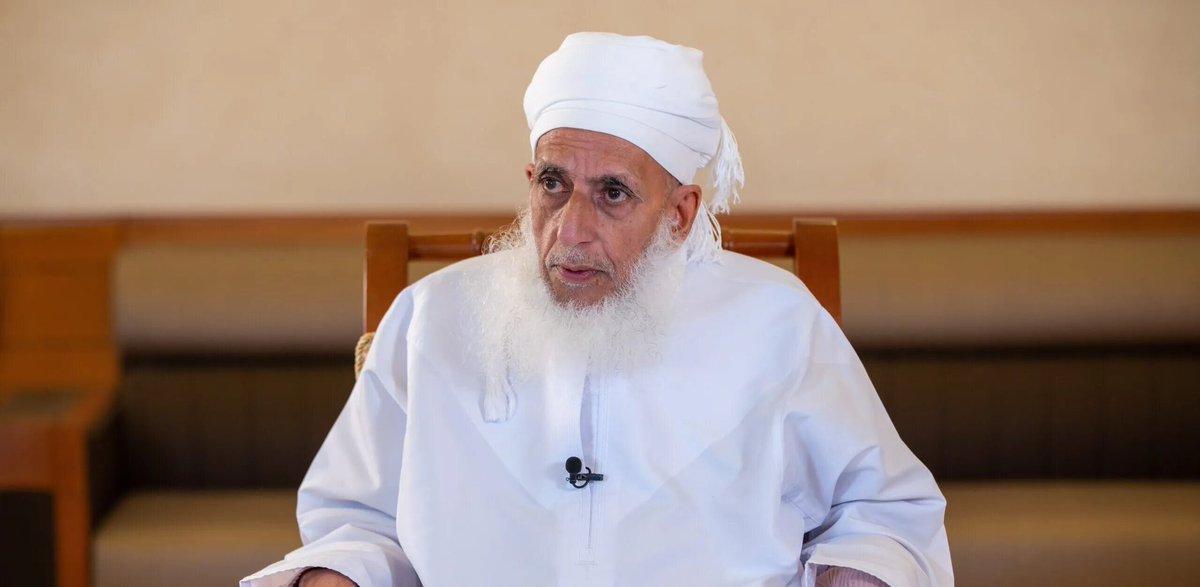 لمفتي عُمان منّي السلام، فما وجدته في موقفٍ إلا كان للحق يميل، فسبحان الذي أعطىٰ هذا الرجل الوقار، وبث في نفسه السكينة والاستقرار. اللهم اجمع شمل دعاة هذه الأمة علىٰ كلمة الحق، ولا تجعل صفوفنا ممزقة مهما حاول العدو تمزيقها. اللهم نصرك لأشقائنا في العقيدة والعروبة في فلسطين.