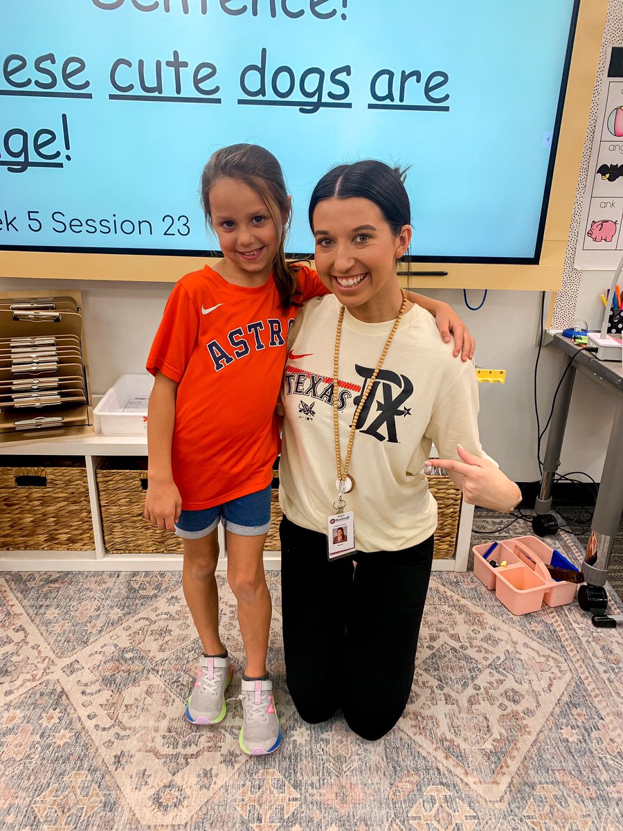 misscoltharp's tweet photo. We ❤️ celebrating the World Series champions @Rangers 💙 #hammfam #hammheroes @hammelem https://t.co/KctHWvZVgv