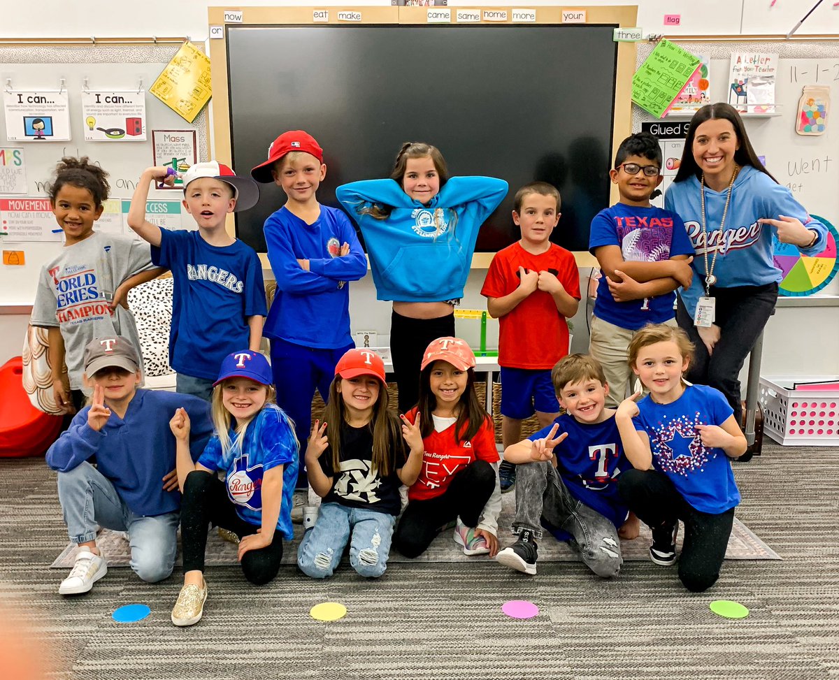 misscoltharp's tweet photo. We ❤️ celebrating the World Series champions @Rangers 💙 #hammfam #hammheroes @hammelem https://t.co/KctHWvZVgv