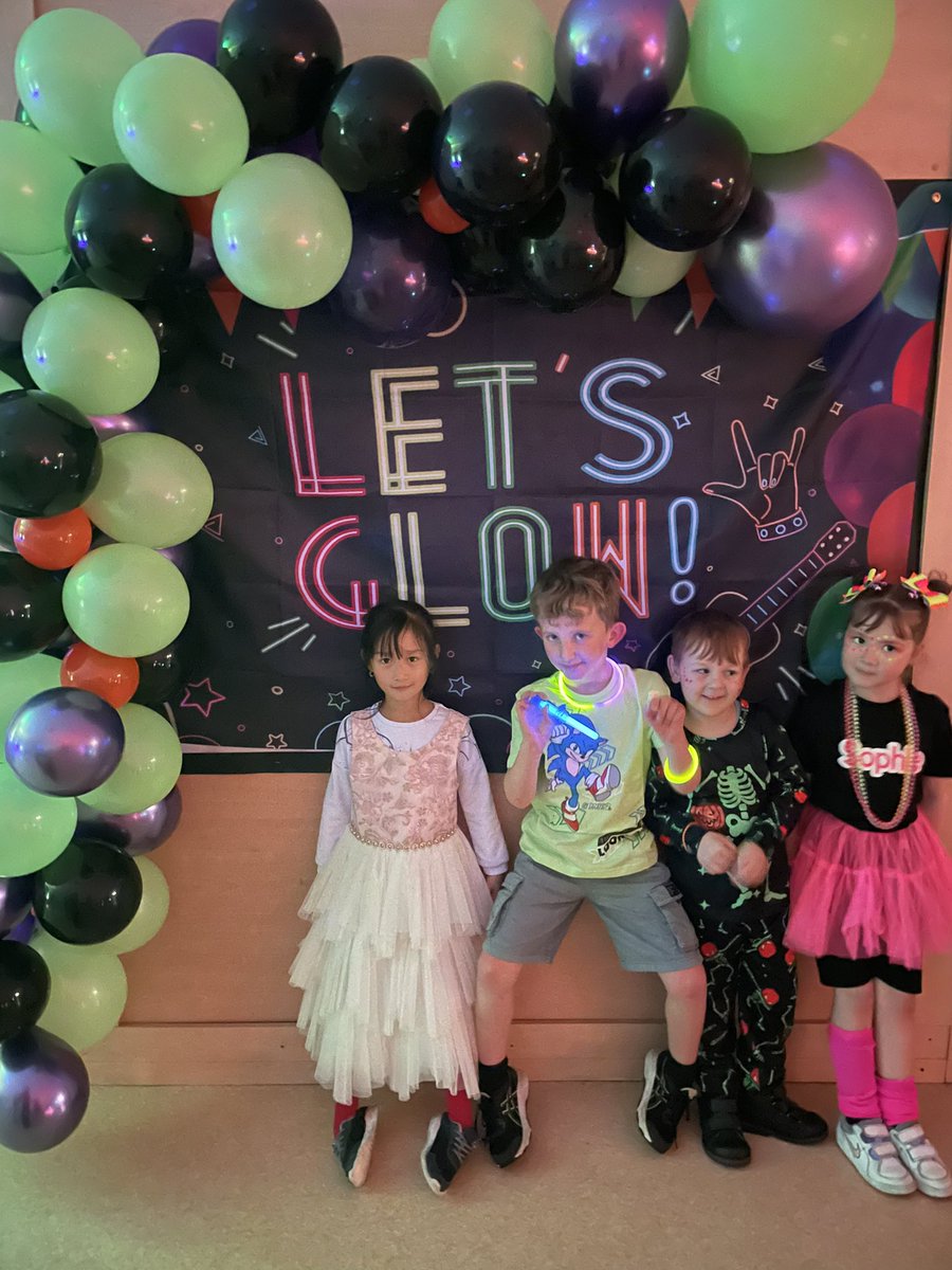 RPSRadcliffe2D's tweet image. What a fantastic time we had at tonight’s Neon Disco 🪩 🌈 
Many thanks to our wonderful PTA who organised the event, the children had a ball!