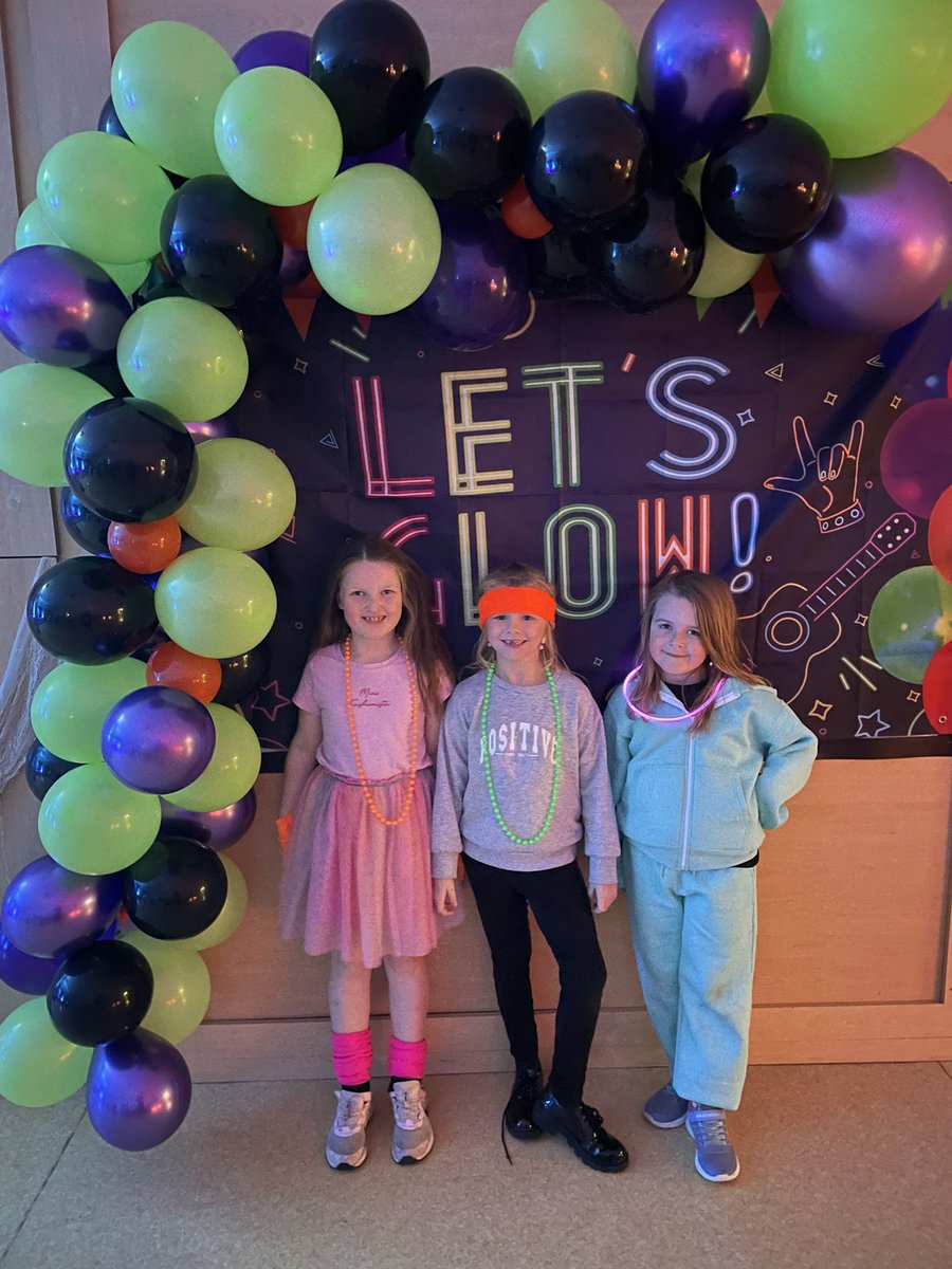 RPSRadcliffe2D's tweet image. What a fantastic time we had at tonight’s Neon Disco 🪩 🌈 
Many thanks to our wonderful PTA who organised the event, the children had a ball!