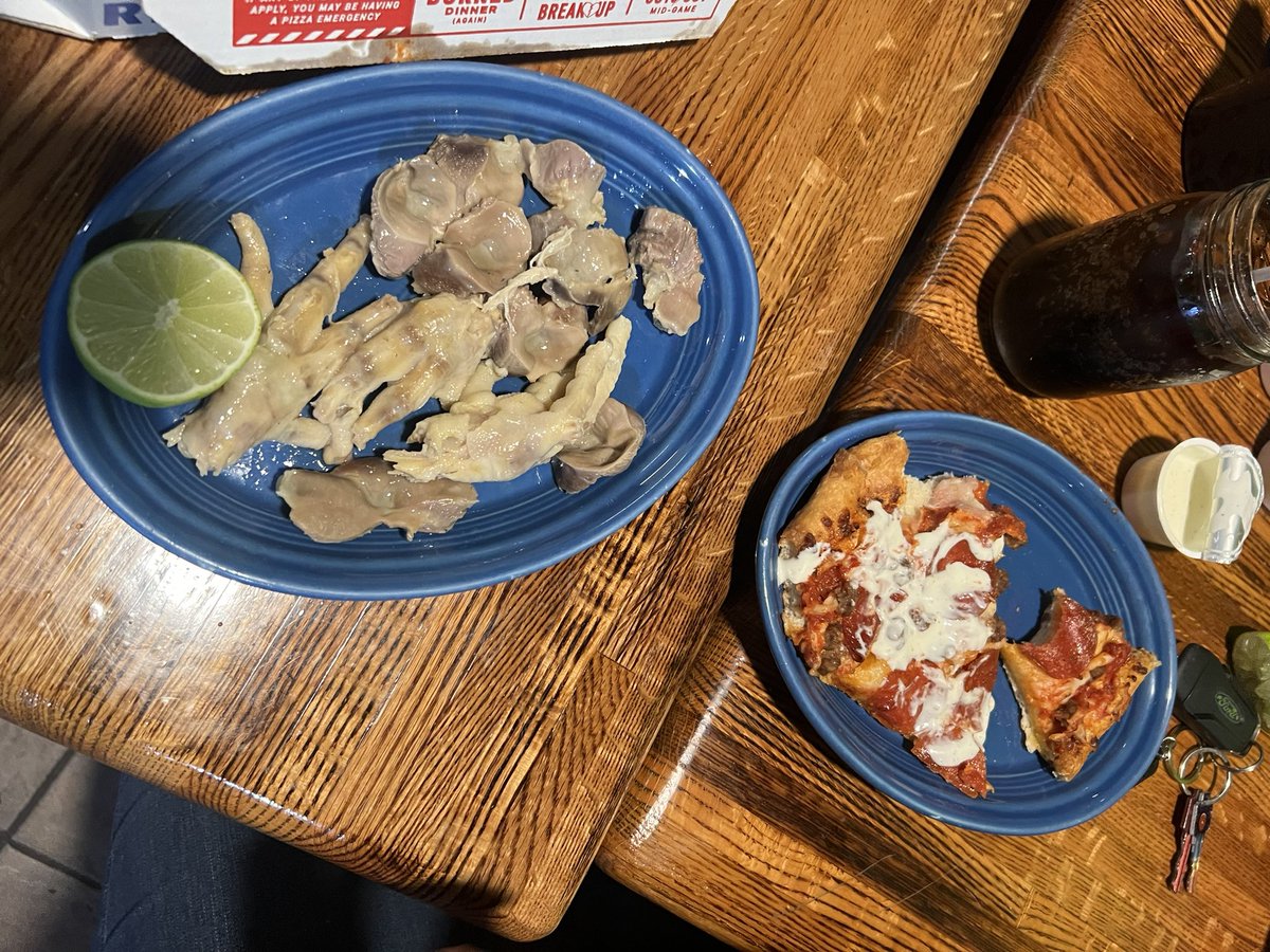 kblvda_'s tweet photo. my coworkers pregnancy cravings 🤮 https://t.co/FlSr2dxeA0