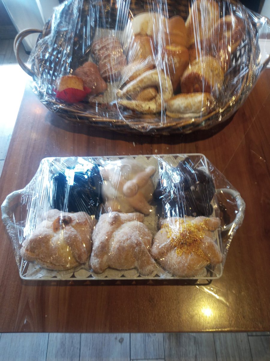mauriciotiger's tweet photo. #PandeMuerto #Deadbread @totaCarbajal #TotaCarbajal #ElCincoCopas #lapanotecamx #Totenbrötchen https://t.co/AHoepFWhWA