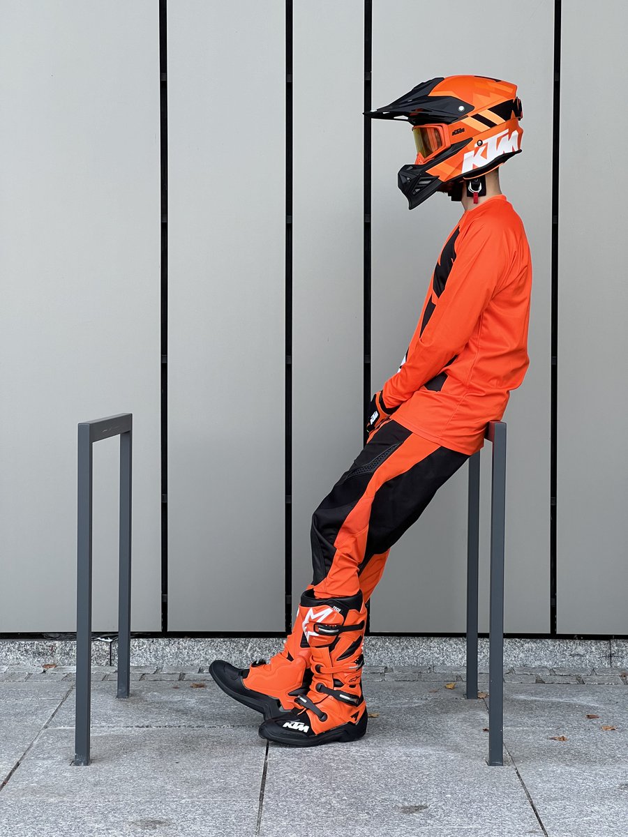 STS_MXG's tweet photo. 👀🟧
#Motocross #ReadyToRace #KTM #MX #gear https://t.co/TNLZv3wVfk
