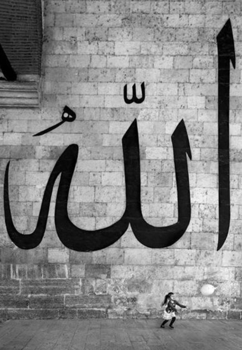 "Allah'tan başka sığınacak bir kapı bulamazsın."