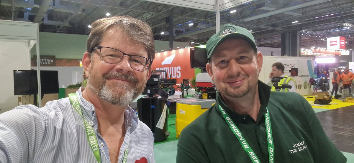 TurfProUK's tweet photo. A bonus chatting to @mowermanjimmy at the end of another busy #SALTEX2023 ๐
@SALTEX_show @thegma_ https://t.co/Z7YNzQwAp4