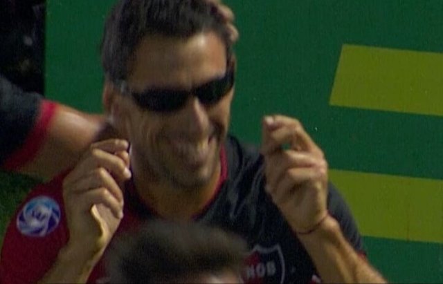 Elbebo_'s tweet photo. Dale me gusta al Maxi fiestero de la suerte para que el domingo la lepra corte la racha de local con Sarmiento 🔴⚫ #Newells #nob #canob #lepra #fiera #coloso https://t.co/T67Y5dZmyX