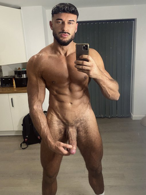 Who wants to keep me company? 😈 https://t.co/6JOKgkXPoC