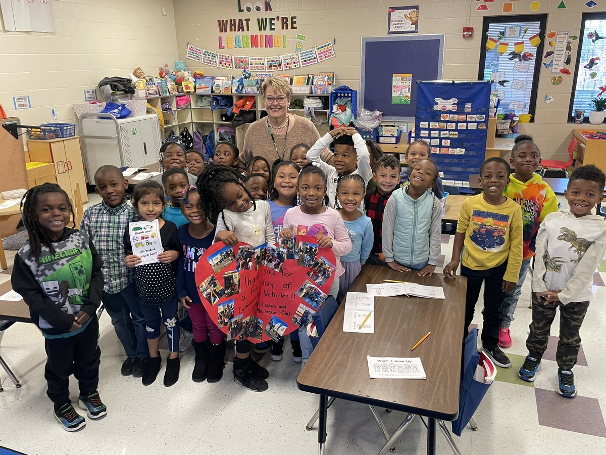 KimberlyHuntley's tweet photo. So touched by Ms. Lucas’ kindergarten class at @WindsorElem this morning. They made me a huge heart w/pictures to thank me for the vehicle day last week. ❤️❤️ This kind gesture made my year. @JenniferrCain @DrOMorgan #beingkind #ThoughtfulThursday #Ilovemyjob @RichlandTwo https://t.co/aqafoBG1pd
