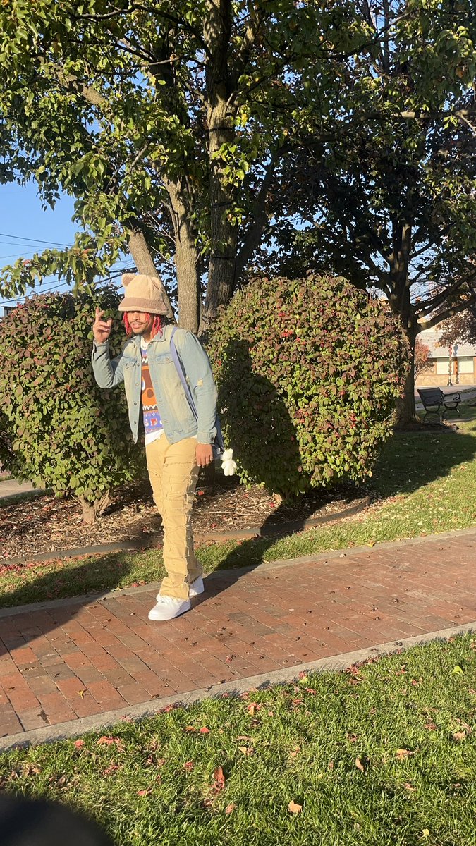 _cvm15's tweet image. So I went to the park and decided to do my own photoshoot (unedited &amp;amp; on an iPhone🤷🏽‍♂️)