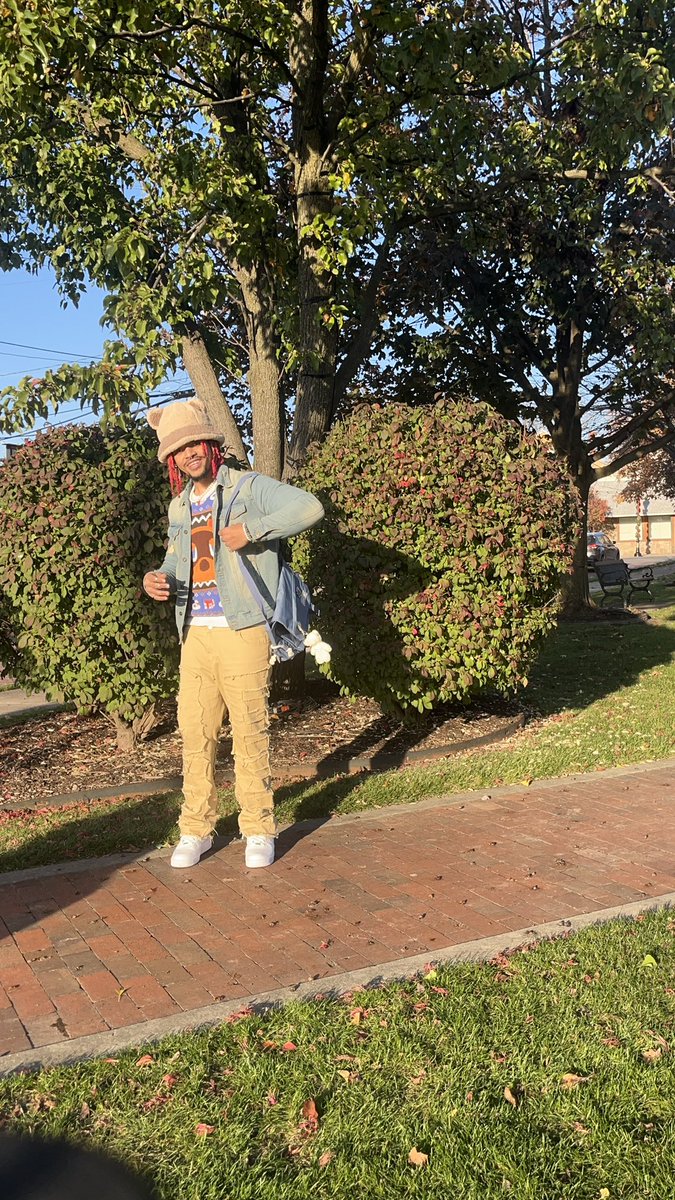 _cvm15's tweet image. So I went to the park and decided to do my own photoshoot (unedited &amp;amp; on an iPhone🤷🏽‍♂️)