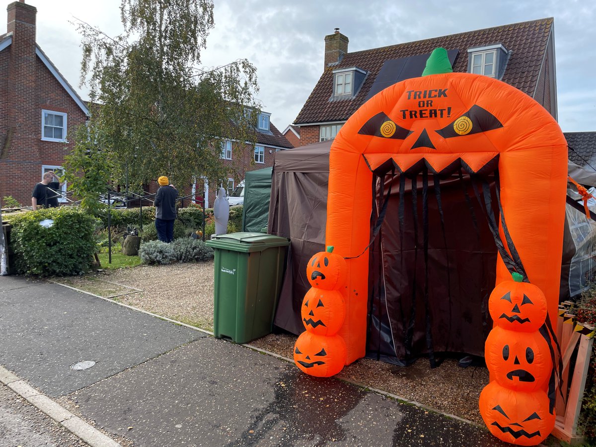 Round Table Norwich1 (@roundtableno1) on Twitter photo The third edition of the halloween haunted house- raising ÂŁ524 for <a href="/homestartnor/">Home-Start Norfolk</a> and lots of smiles for the people of Mulbarton! Full credit to Travis & Charlotte for transforming their driveway into a DIY masterpiece. The third edition of the halloween haunted house- raising ÂŁ524 for <a href="/homestartnor/">Home-Start Norfolk</a> and lots of smiles for the people of Mulbarton! Full credit to Travis & Charlotte for transforming their driveway into a DIY masterpiece.