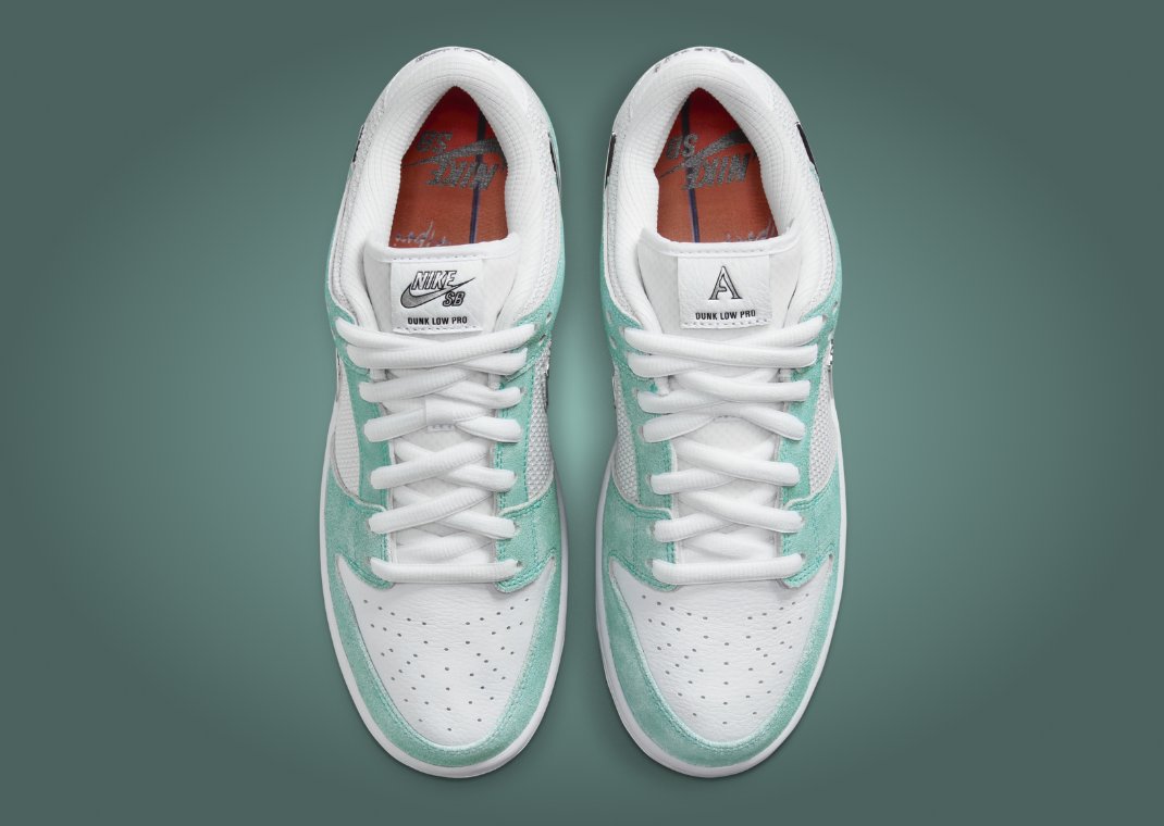 SoleRetriever's tweet photo. OFFICIAL IMAGES: April Skateboards x Nike SB Dunk Low 🌹

Best SB of year? 🤔 https://t.co/3OA8hjk4TN