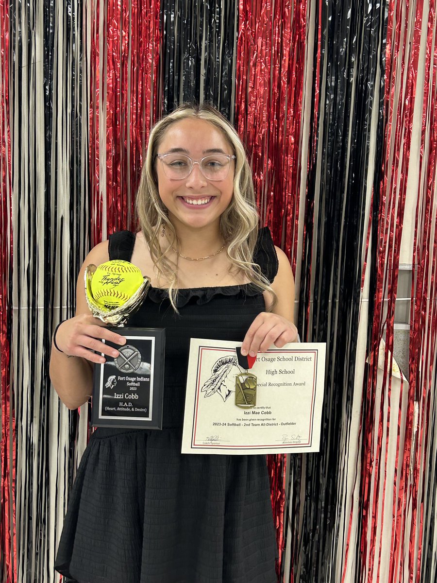 Sissycobb's tweet photo. Proud of this girl… @IzziCobb2024  she received the HAD award (Heart, Attitude and Desire) for her HS softball team and one of the Team Captain honors for this year. Also received 1st team conference and 2nd team districts. Way to go! #izzimaecobb #Classof2024  @FortOSoftball https://t.co/RvUsdMkC38
