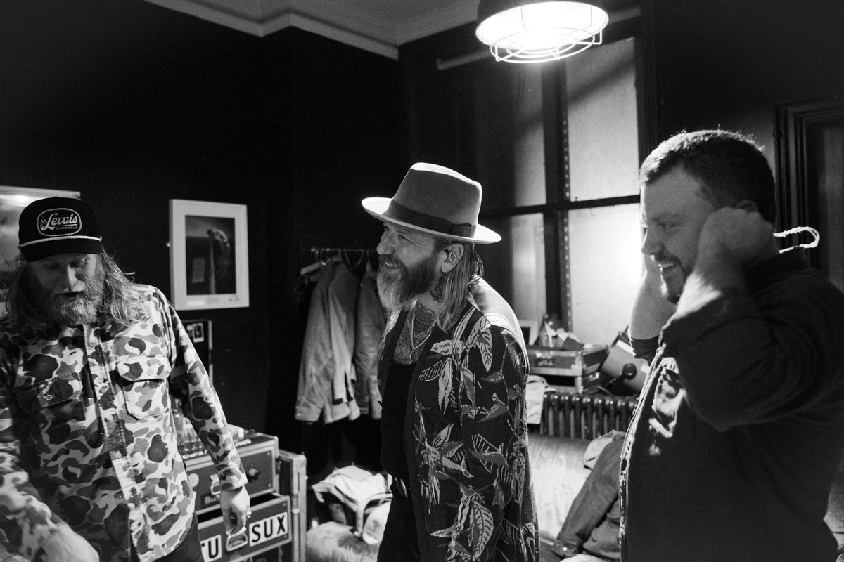 cityandcolour's tweet image. kicked off 3 sold out nights in London ✌️❤️

📸@vanessaheins
#steadygiggin