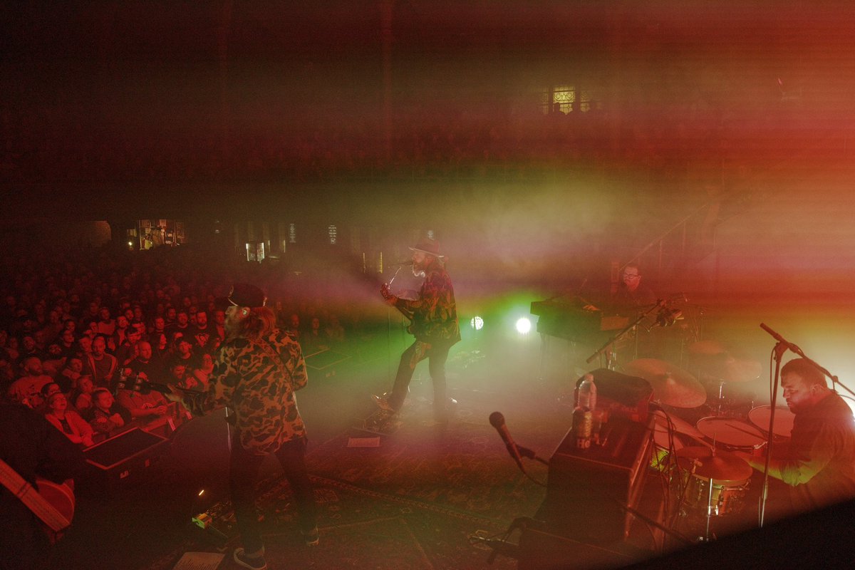 cityandcolour's tweet image. kicked off 3 sold out nights in London ✌️❤️

📸@vanessaheins
#steadygiggin