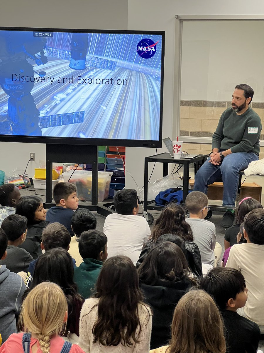 MissLThomas's tweet photo. It’s been a great week for @ibpyp here at @briarmeadowK_8! The 5th graders implemented their action plan for their How We Organize Ourselves unit on systems (a revamped recycling system) and 3rd grade welcomed our resident BCS parent and space-expert to share his knowledge (1/2) https://t.co/Nz4Ohffv9G